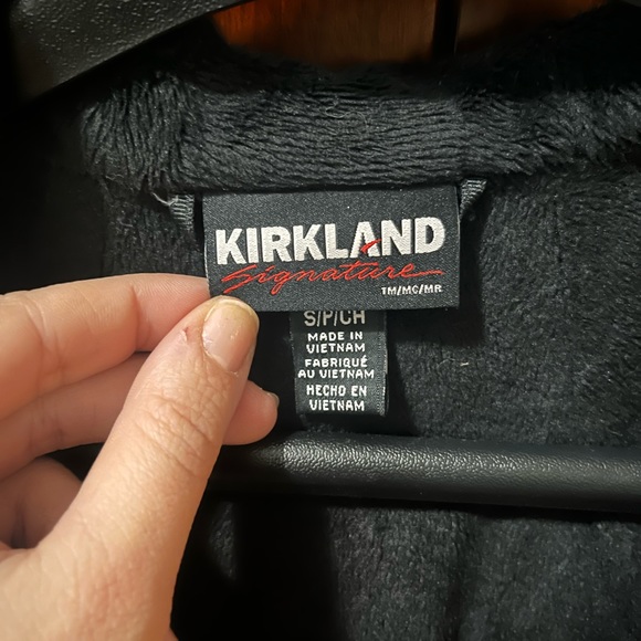 Black, fuzzy lined coat - Picture 4 of 4